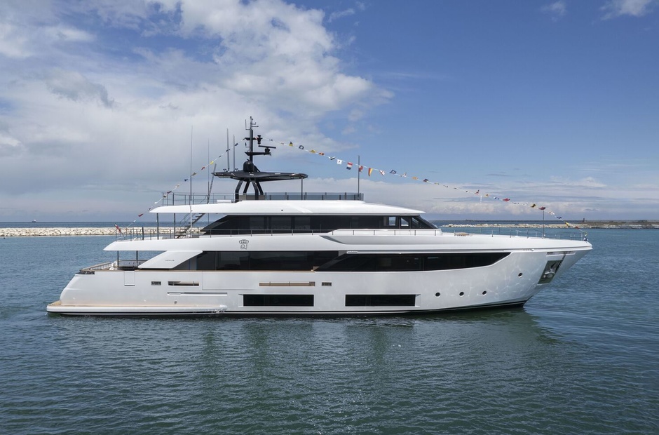 Custom Line Queen J III