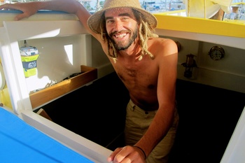 15 differences between a normal friend and a sailor.