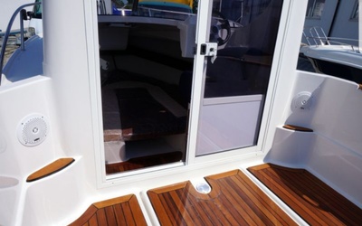 Manara 20 Pilothouse