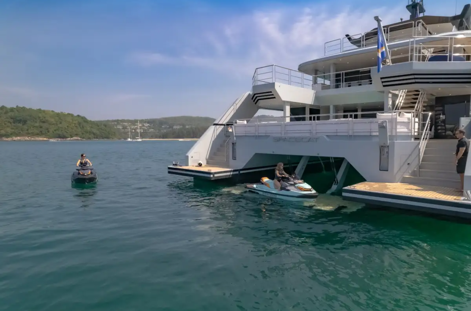 SilverYachts Space Cat