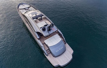 Pershing 82
