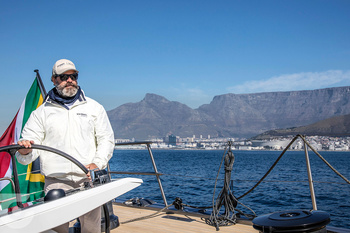 &laquo;A boat is a boat, not a palace on water!&raquo;