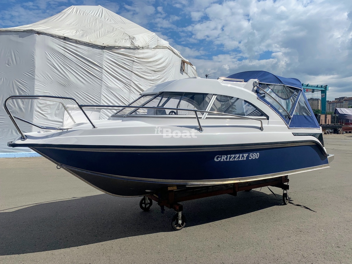 Катер гризли. Гризли 580 HT. Катер Grizzly 580. Grizzly 580 HT. Лодка Grizzly 580 HT.