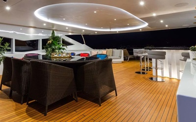 Novurania Launch 700