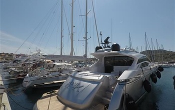 Pershing 74