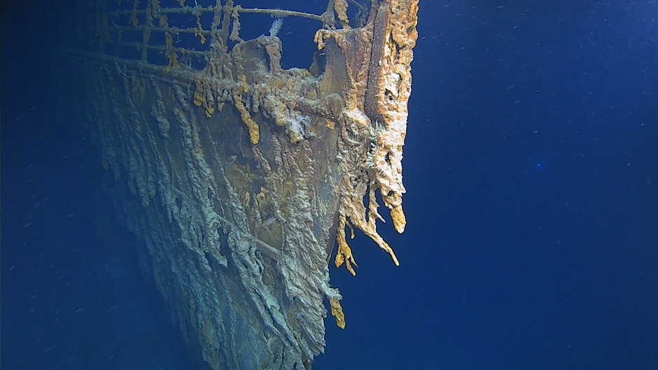 From the photo, you can see that the liner is heavily encrusted with rust stalactites...