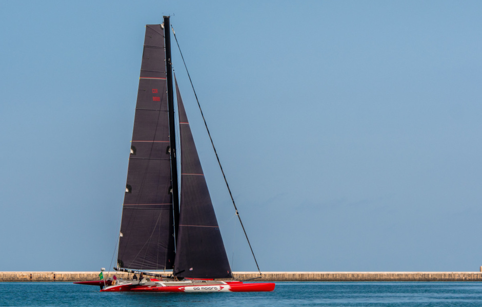 The multihulls on the current RMSR have no luck: on October 22nd the Italian catamaran Ad Maiora gave a distress signal because it began to gather water. Fortunately, no one was hurt.