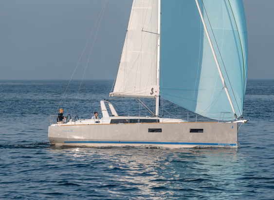 Beneteau Oceanis 38