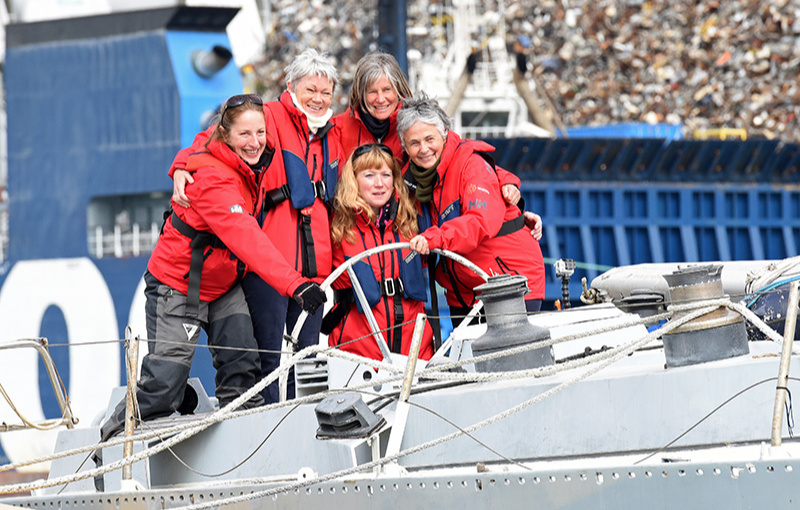 Трэйси Эдвардс и её экипаж. Фото: Sailing Today