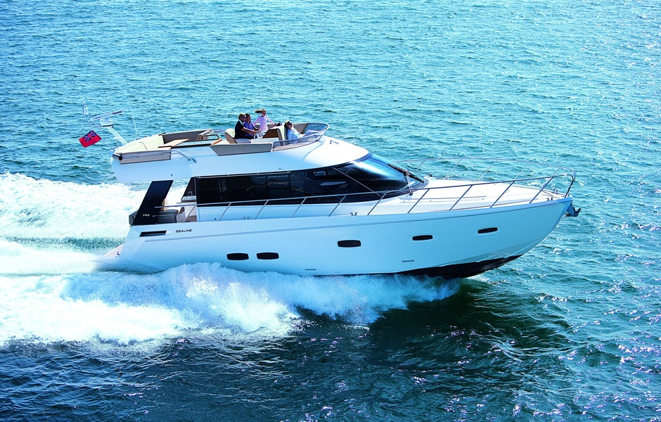 Sealine C48 - одна из недавних премьер верфи с новым дизайном