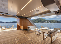 The aft main deck, raised to mezzanine level, provides more space for a beach club with folding sides. The beach club itself, uncluttered, is furnished with simple and concise furniture.