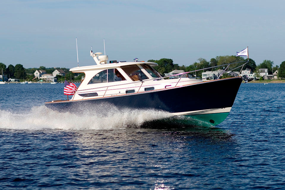 Legacy 32: Prices, Specs, Reviews and Sales Information - itBoat