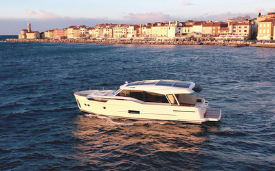 Greenline 48 Coupe