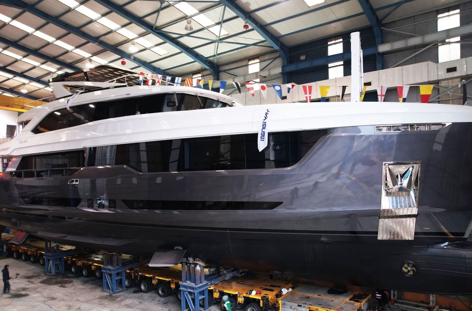 Mengi-Yay Yachts Twins