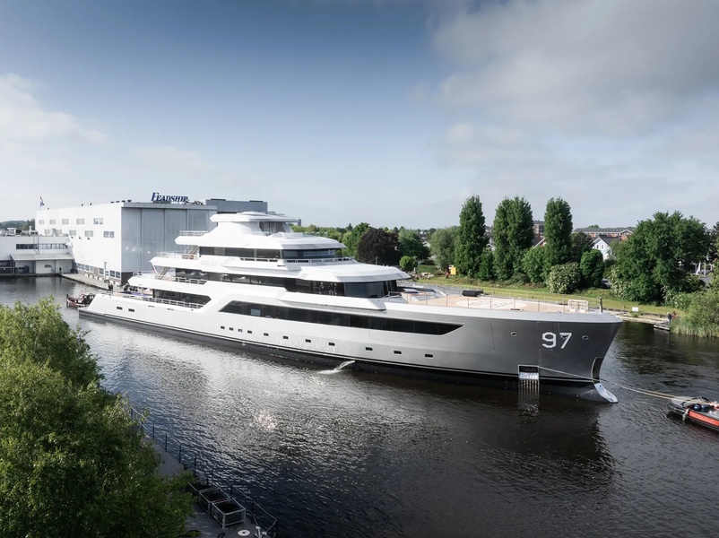 Feadship Valor