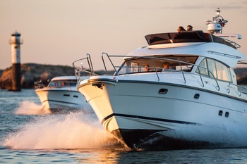 Nimbus 405 Flybridge test drive: testing the boat in cold weather and autumn rain