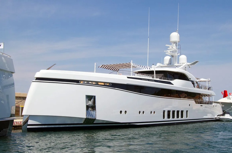 Feadship Totally Nuts