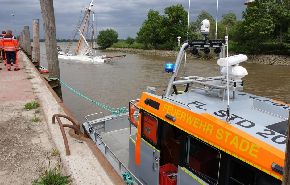  Rescue operation Elbe No. 5.  Photo: Freiwillige Feuerwehr Hansestadt Stade, Daniel Beneke.