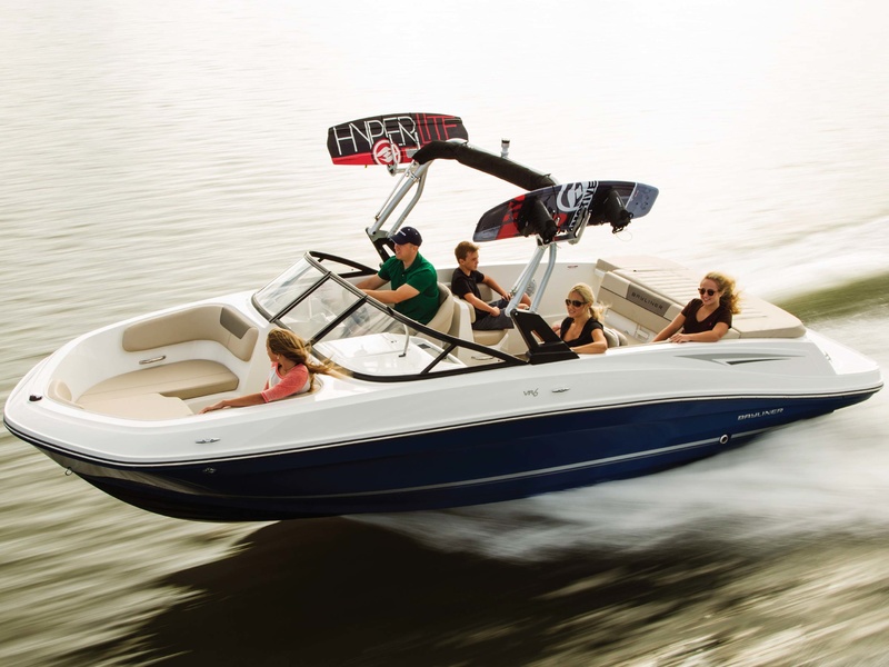 Bayliner VR6 Bowrider with tilt-and-turn column