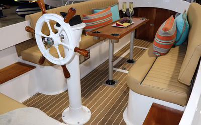 Vision Marine Technologies Fantail 217