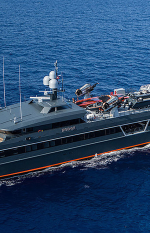 Hodor rushes to the rescue