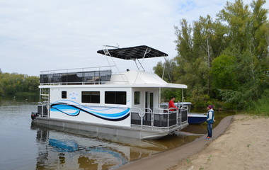 Thoroughbred Houseboats 15' х 51'