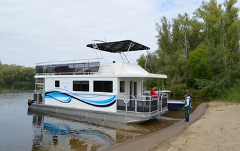 Thoroughbred Houseboats 15' х 51'