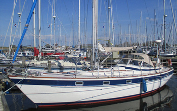Hallberg-Rassy 37