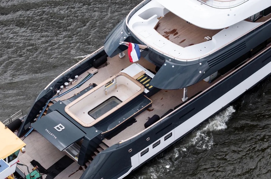 Feadship B