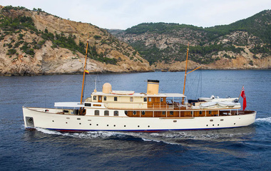 Camper & Nicholsons  Fair Lady