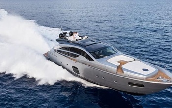 Pershing 82