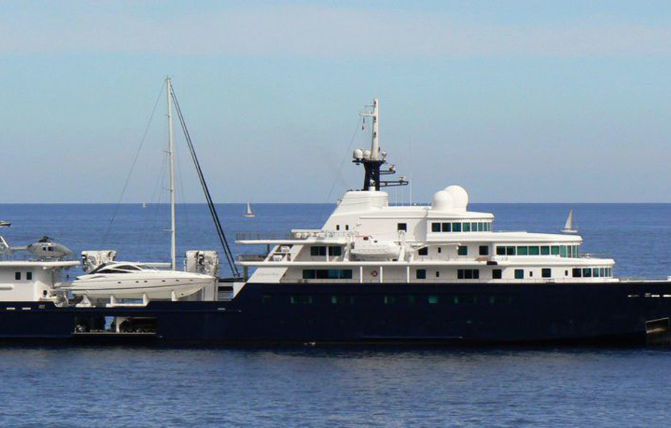 Le Grand Bleu. Хорошо виден Sunseeker на палубе.