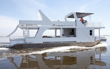 Thoroughbred Houseboats 15' х 51'
