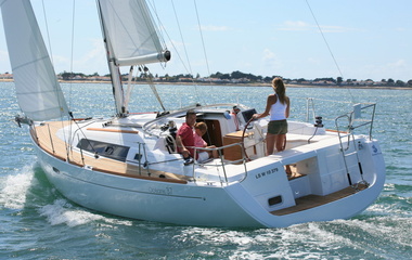 Beneteau Oceanis 37