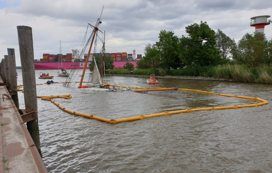  Rescue operation Elbe No. 5. Photo: Freiwillige Feuerwehr Hansestadt Stade, Daniel Beneke.