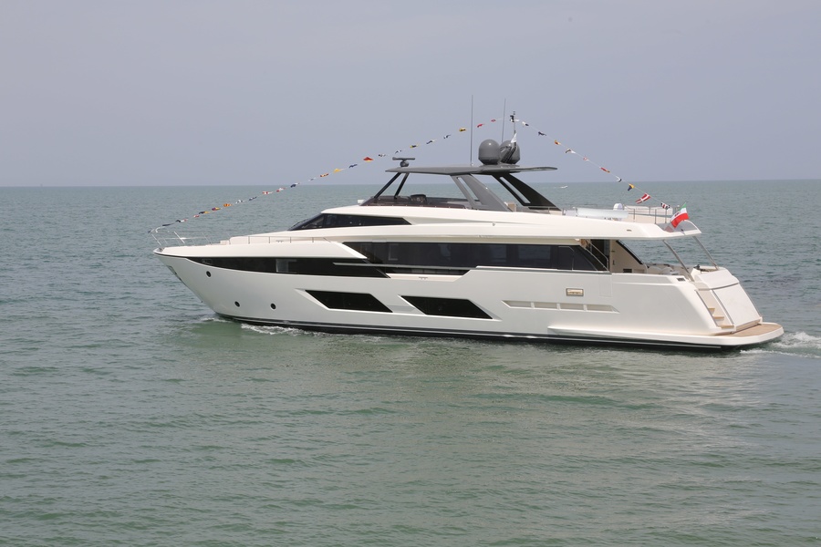 Ferretti 920