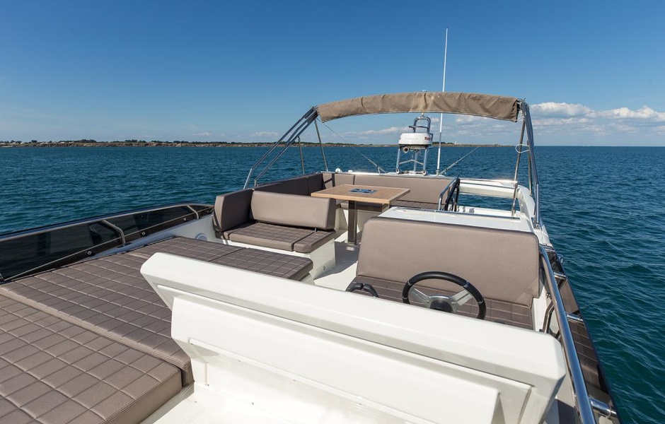 Флайбридж размера XXL Prestige 520