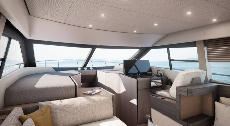 The control post features a new panel design. Despite the small size of the yacht compared to other models in the range, the equipment here is as good as what can be found on larger yachts. 