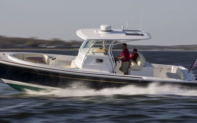 Hunt 32 Center Console