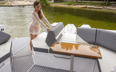 Cruisers Yachts 38 GLS Outboard