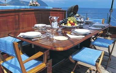 Camper & Nicholsons  Black Swan