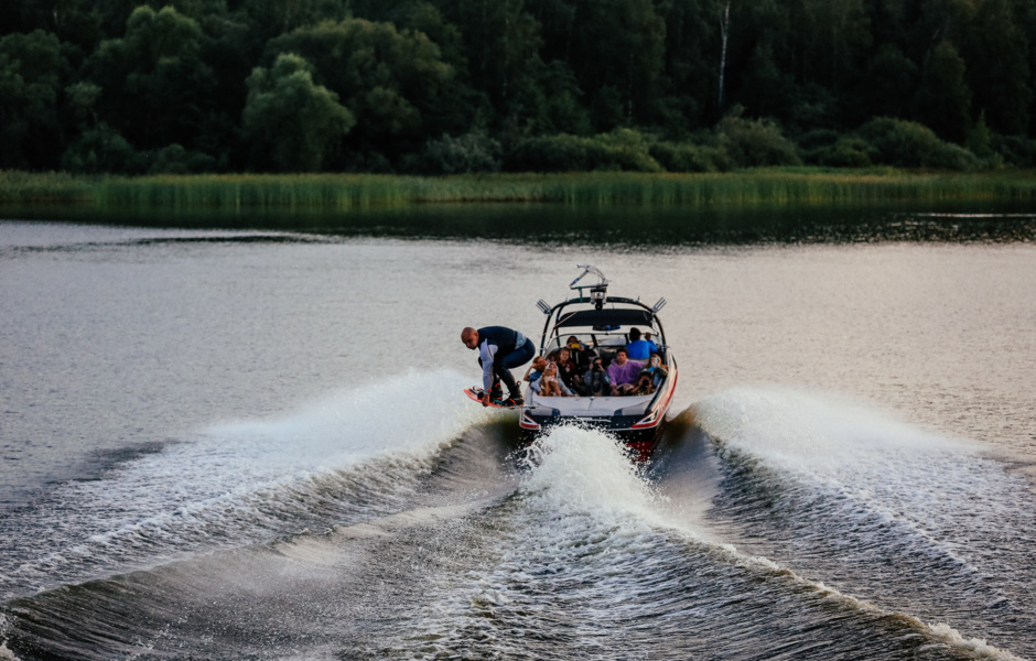 There is a special category of boats for water sports. A good rider is necessarily equipped with a tower and plough to form a wakeboard wave.