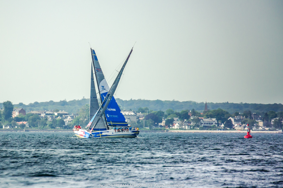 Danish and Swedish teams «crossed the masts.»