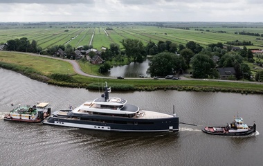 Feadship B