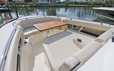 Boston Whaler 350 Realm