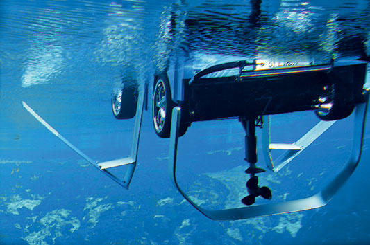 The Splash is powered by a three-blade screw on the folding column.