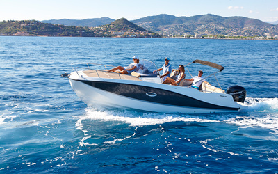 Quicksilver Activ 755 Sundeck