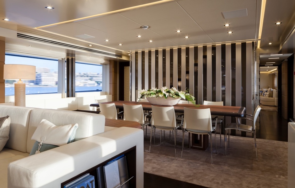Интерьеры 45-метровой яхты Amore Mio от Heesen, в брифе которой указывалось желание владельца получить в итоге "домик у моря"
