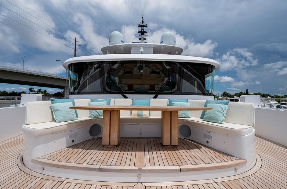 Gulf Craft Lira