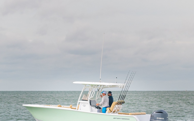 Sportsman Heritage 241 Center Console